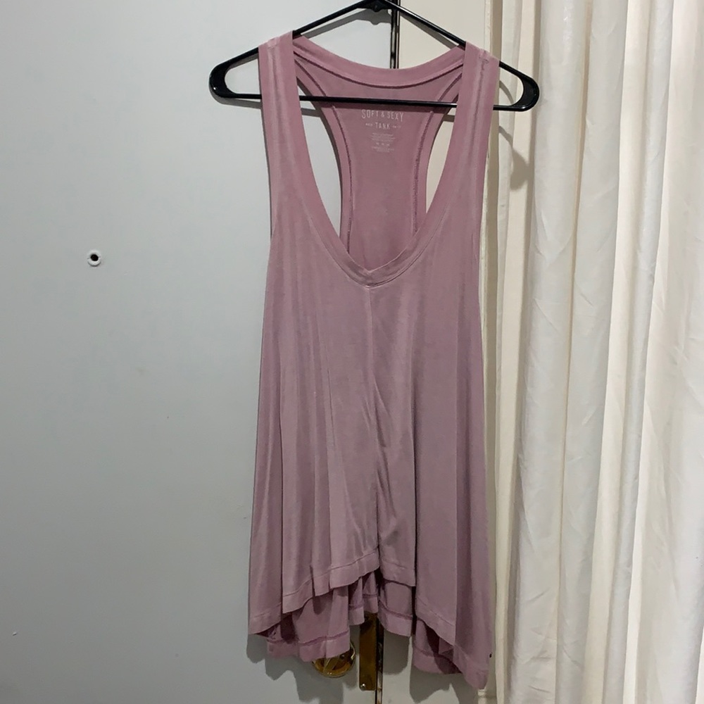 Comfy low cut tank that falls just below the bum!